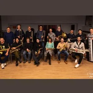 Platz der alten Synagoge - Jazzhaus Big Band – Freiburg stimmt ein