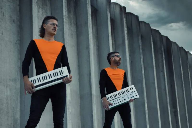 szene-Radar - Staatseinde, Holzrock  in Festivals