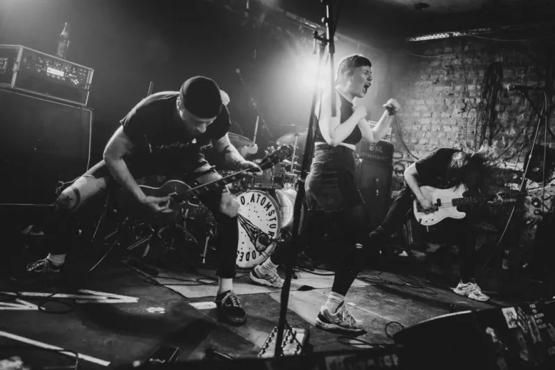 szene-Radar - Shok Güzel, Holzrock  in Festivals